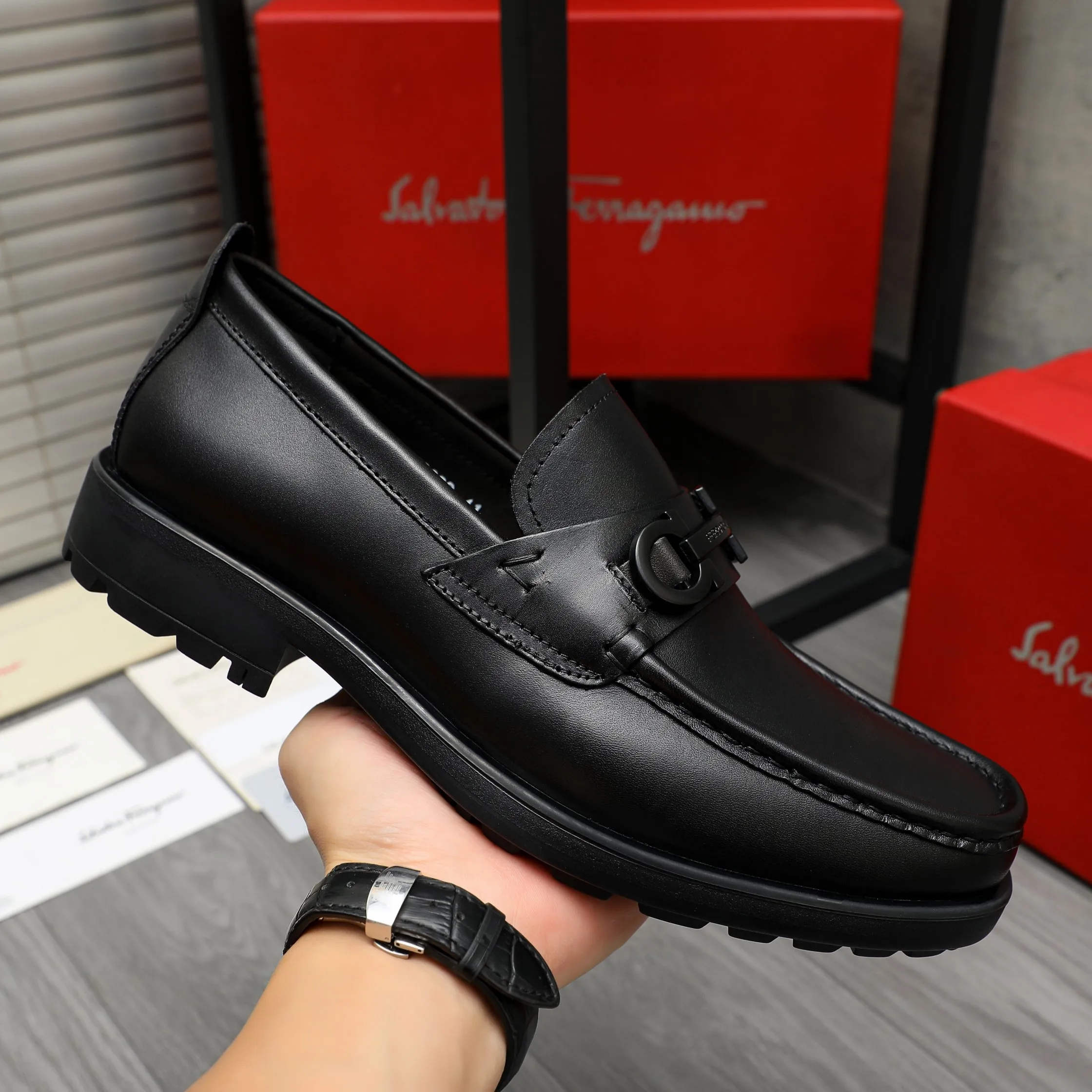 Men's shoes 💰420 Product trademark: Ferragamo "Ferragamo" business slip-on leather shoes Regular size: 38-45 (45. Customized, non-returnable) Product materials: Selected high-quality cowhide upper, cowhide lining, original outsole